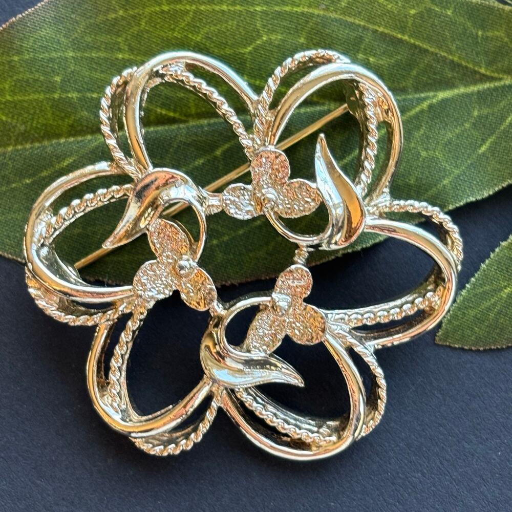 Vintage Sarah Coventry "Fleurette" Gold Tone Floral Swirl Brooch